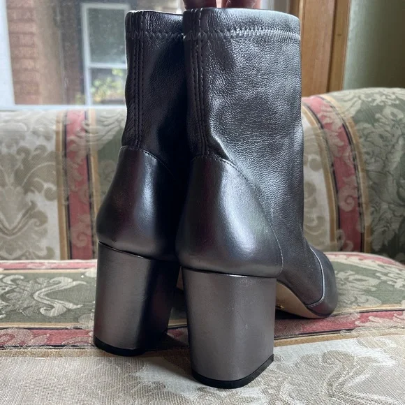 STUART WEITZMAN Metallic Block Heel Sock Booties. Size 8
N1-10 - Picture 4 of 8